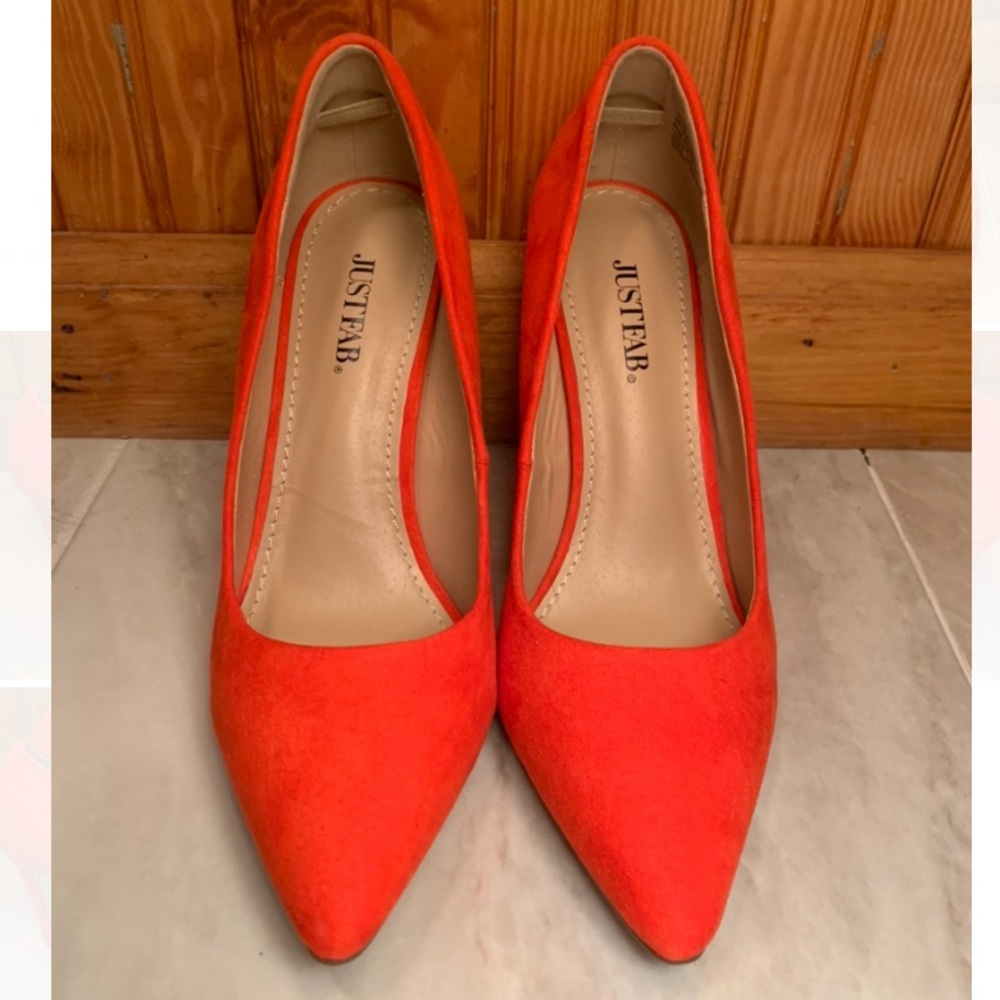 JustFab Lyssa Classic Pump in grenadine size 7.5